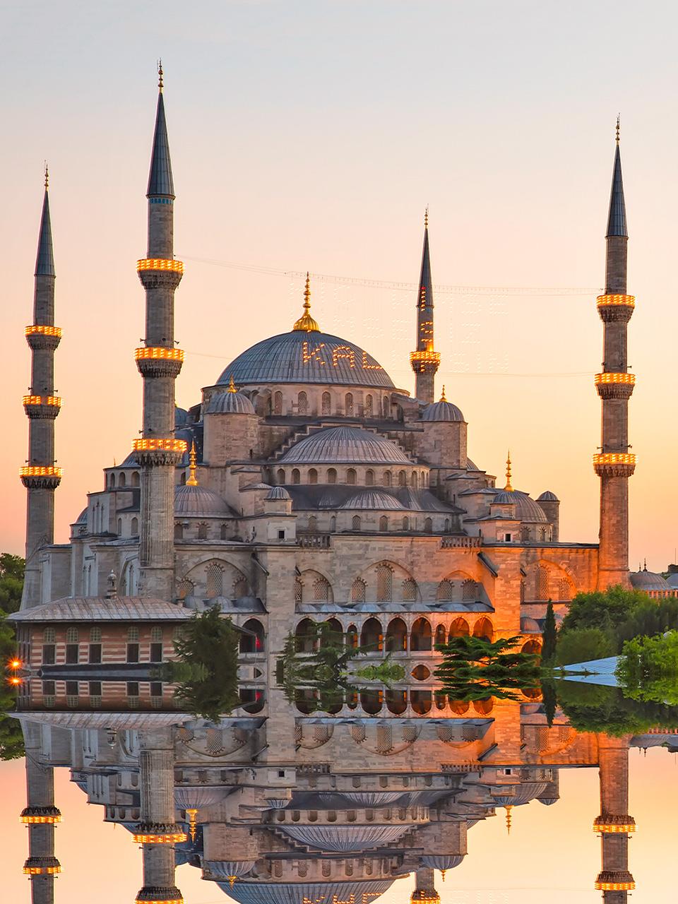 5589695-960_475460738-blue-mosque-and-hagia-sophia-in-istanbul_p